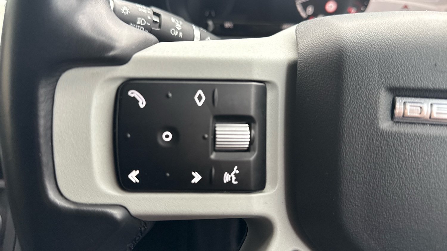 Used Land Rover Defender 2022 for sale - 77296396: Photo 31