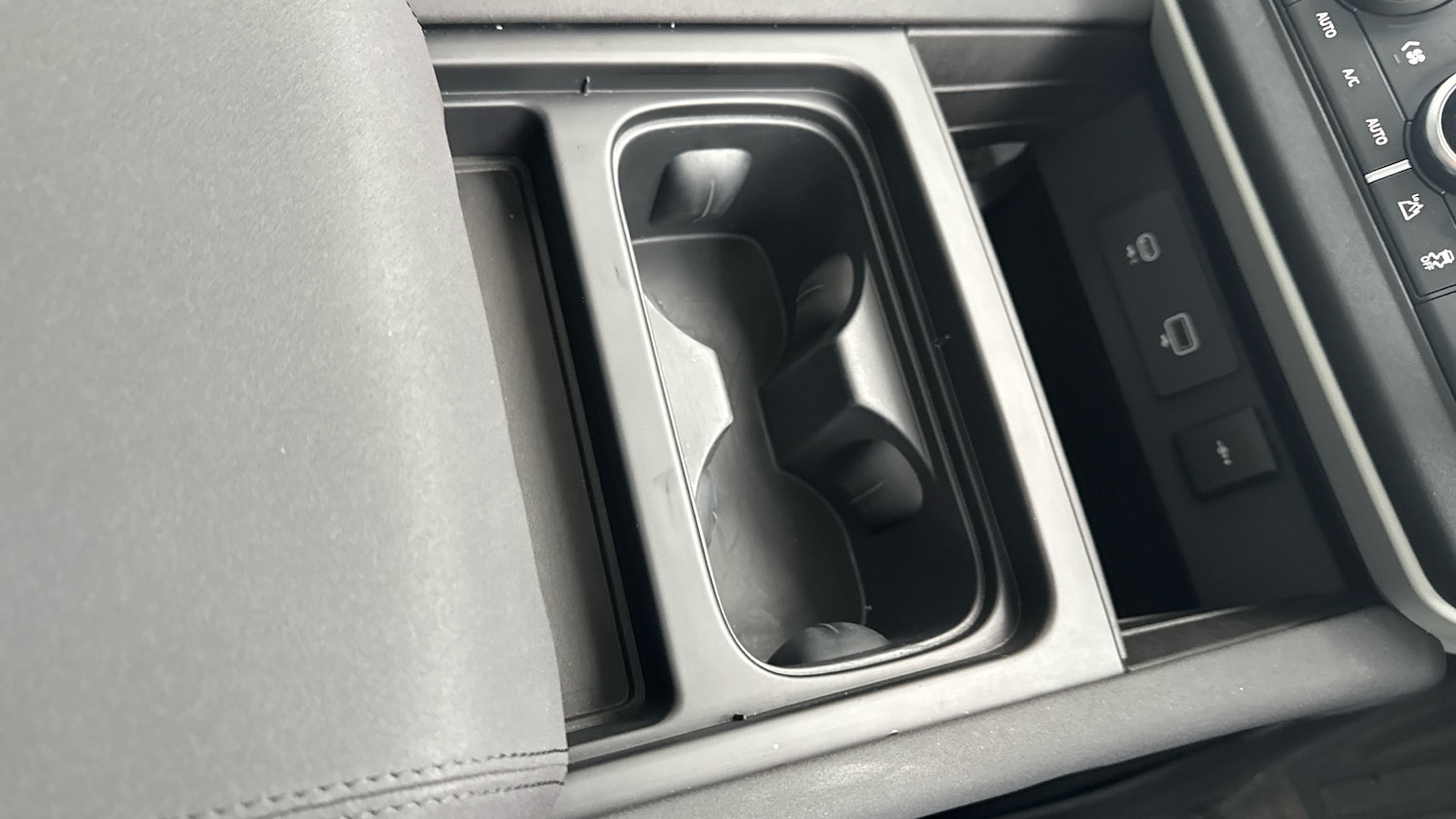 Used Land Rover Defender 2022 for sale - 77296396: Photo 39