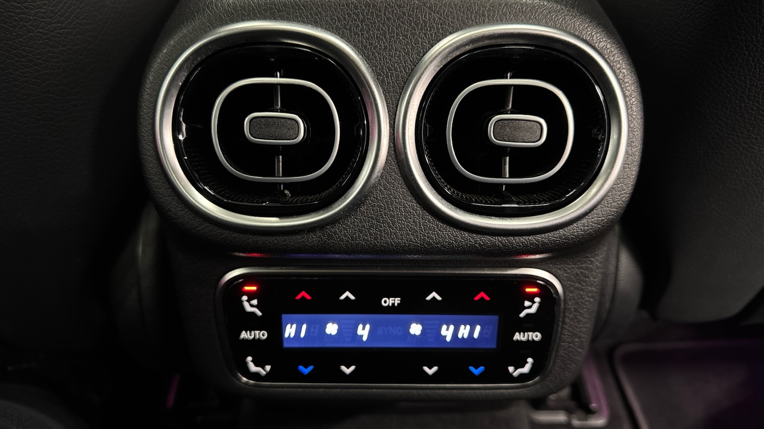 Used Mercedes-Benz GLC 2023 for sale - 77201123: Photo 21