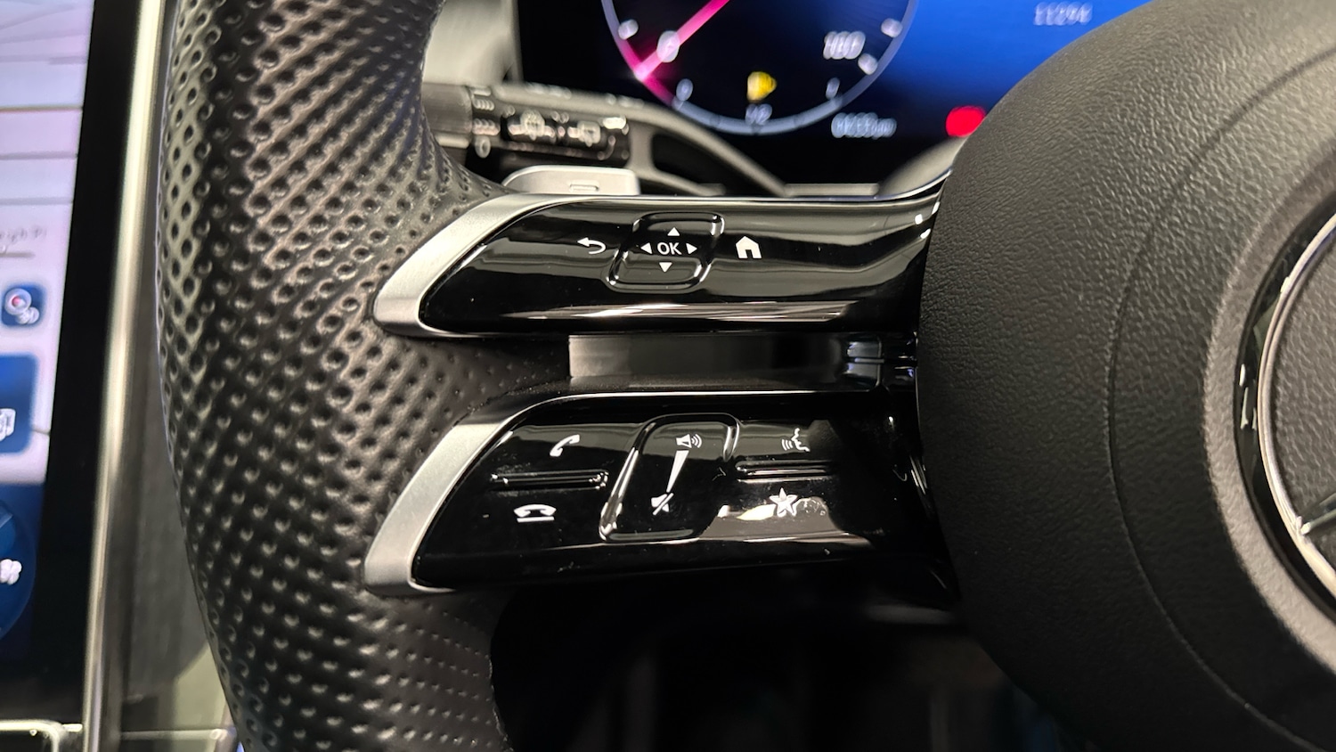 Used Mercedes-Benz GLC 2023 for sale - 77201123: Photo 30