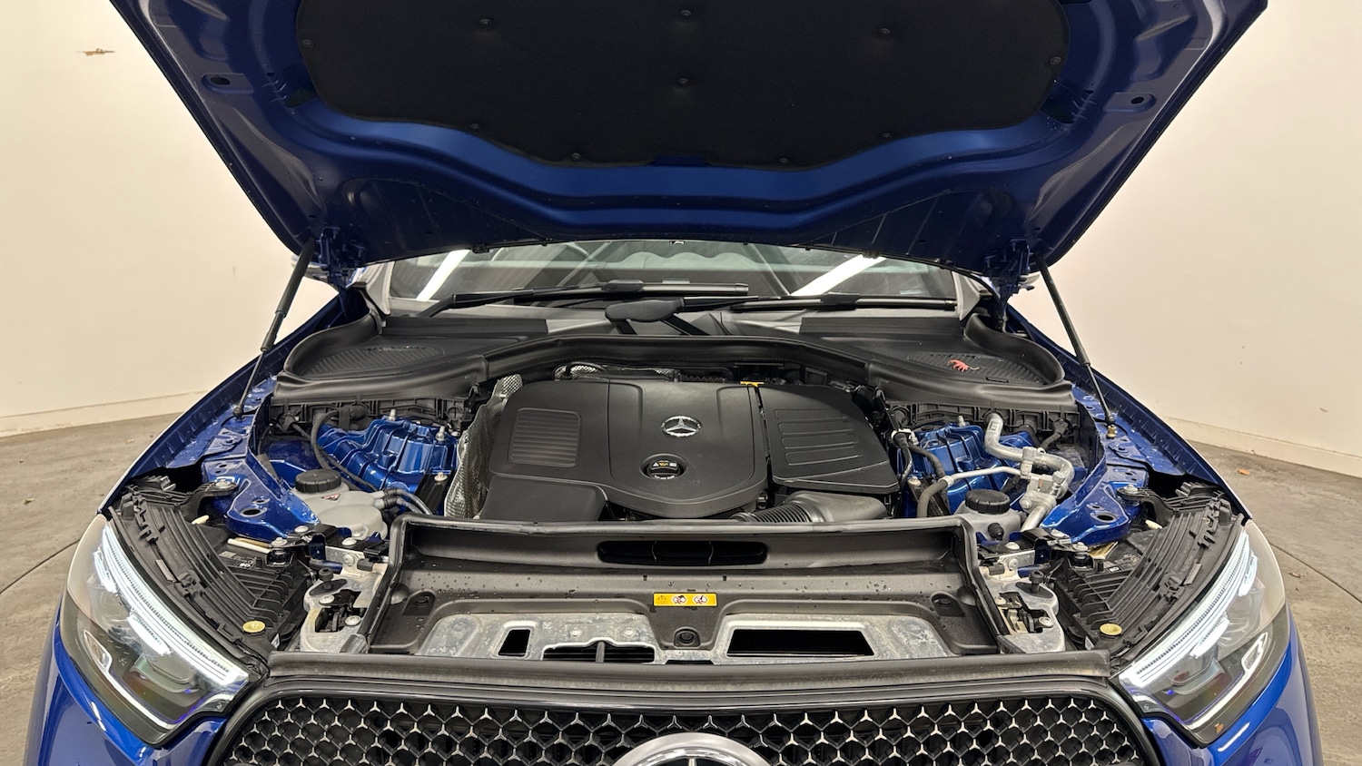 Used Mercedes-Benz GLC 2023 for sale - 77201123: Photo 8