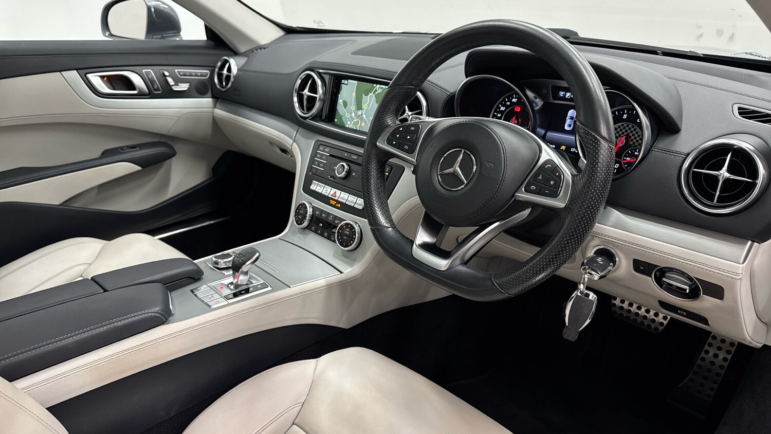 Used Mercedes-Benz SL 2016 for sale - 77759105: Photo 11