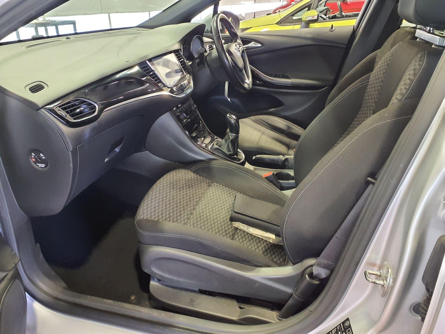 Used Vauxhall Astra 2016 for sale - 77190964: Photo 2