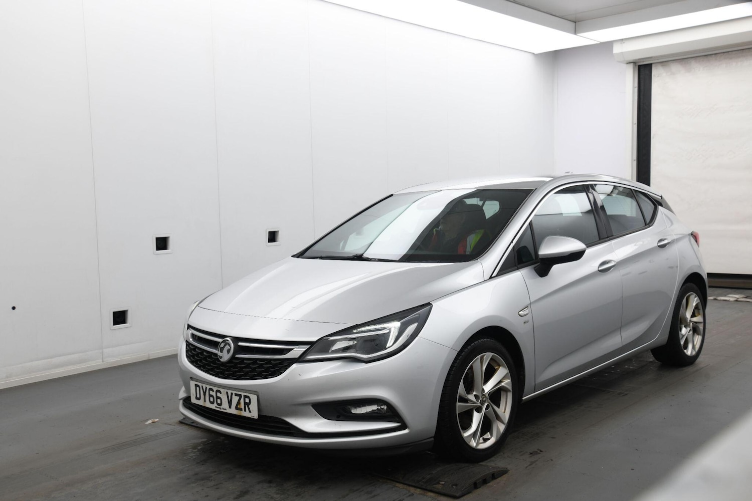 Used Vauxhall Astra 2016 for sale - 77190964: Photo 3