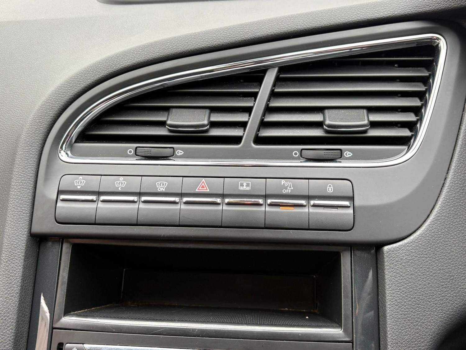 Used Peugeot 5008 2016 for sale - 77331269: Photo 32