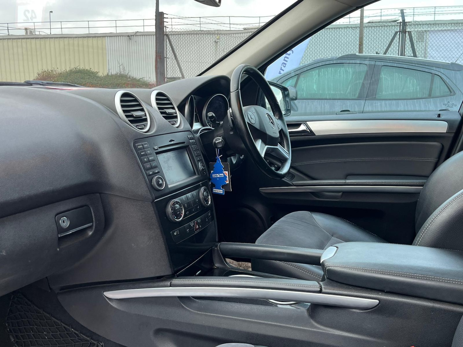 Used Mercedes-Benz M Class 2011 for sale - 76752683: Photo 2