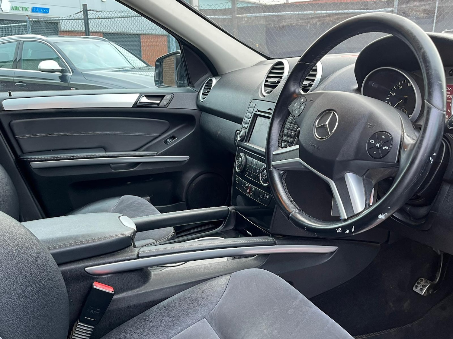 Used Mercedes-Benz M Class 2011 for sale - 76752683: Photo 32