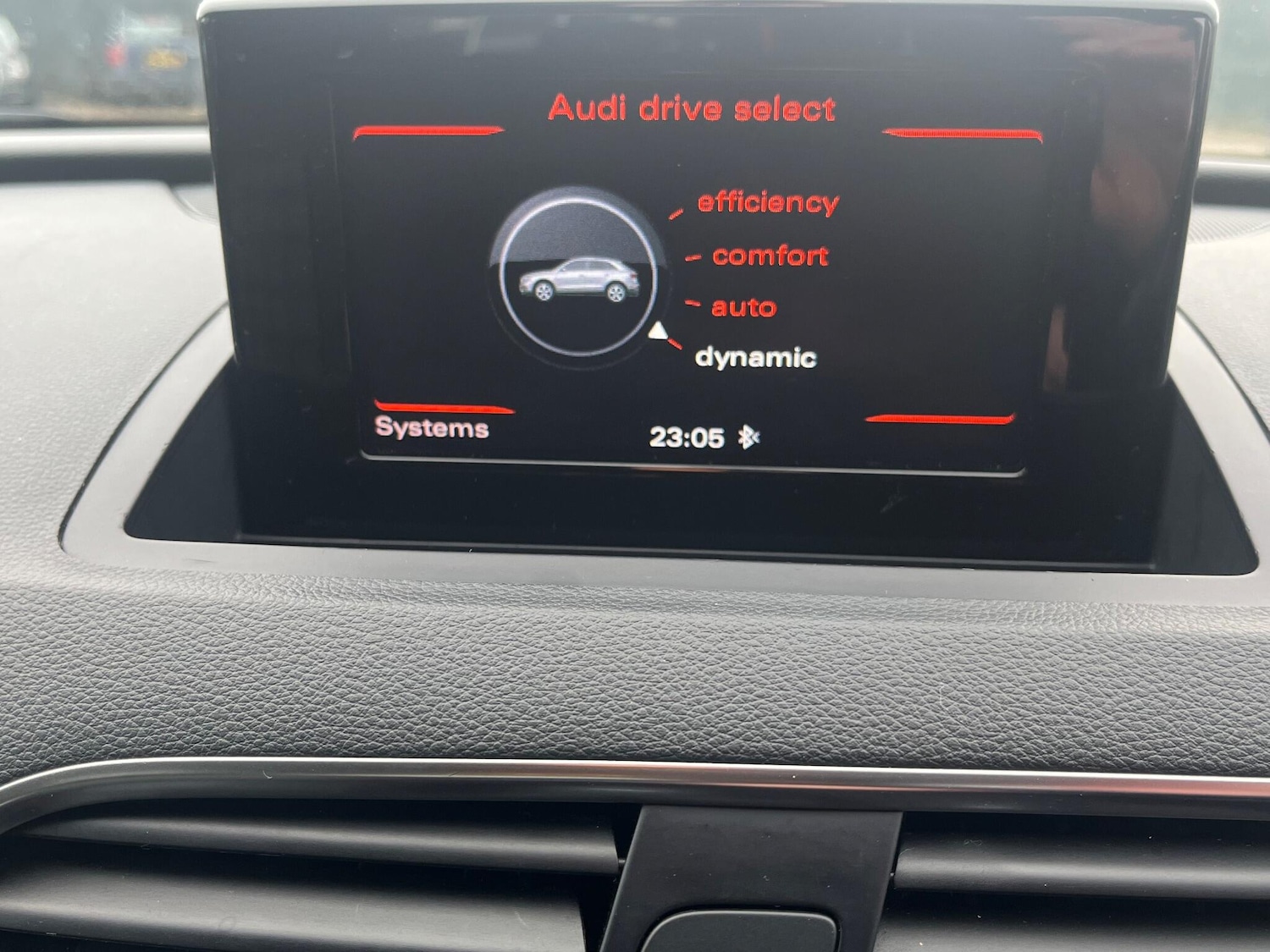 Used Audi Q3 2015 for sale - 76832468: Photo 32