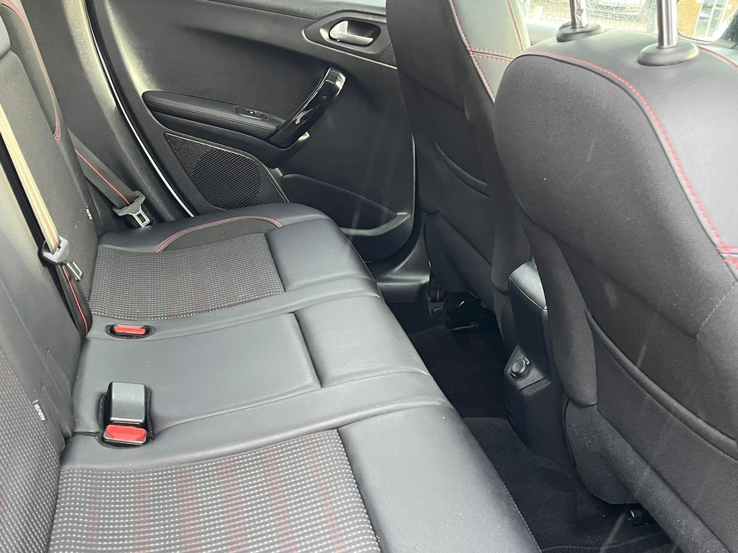 Used Peugeot 2008 2017 for sale - 76666849: Photo 17