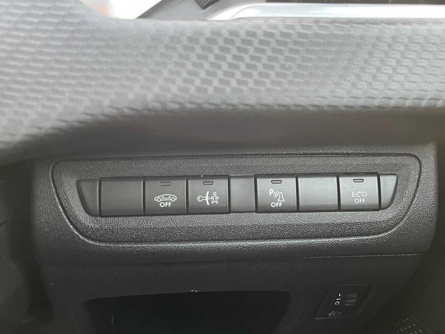 Used Peugeot 2008 2017 for sale - 76666849: Photo 19