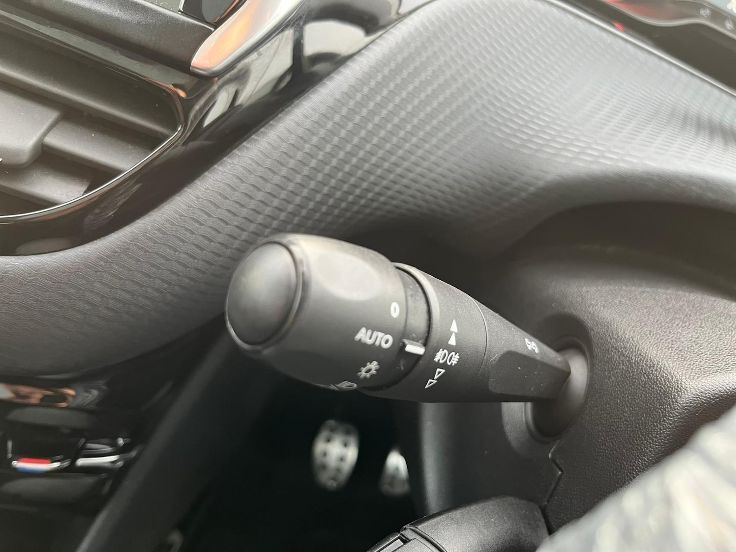 Used Peugeot 2008 2017 for sale - 76666849: Photo 25