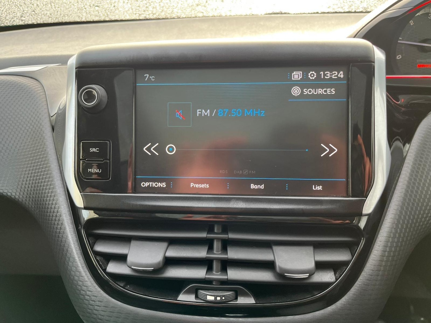 Used Peugeot 2008 2017 for sale - 76666849: Photo 32