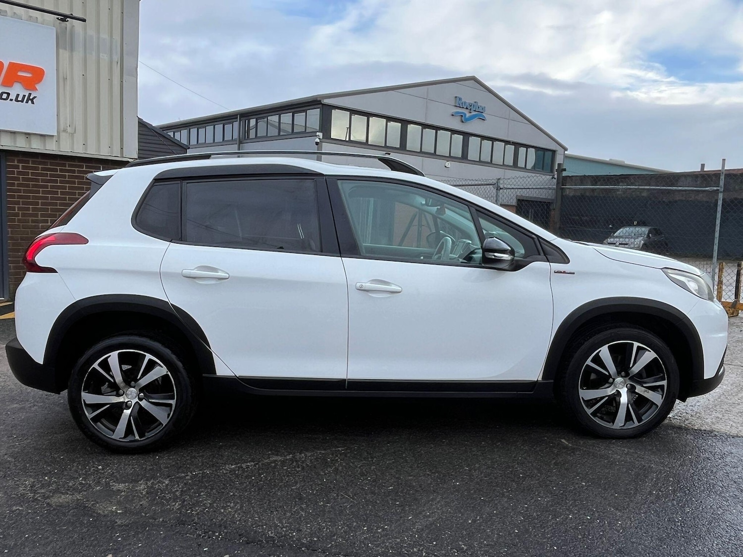 Used Peugeot 2008 2017 for sale - 76666849: Photo 9
