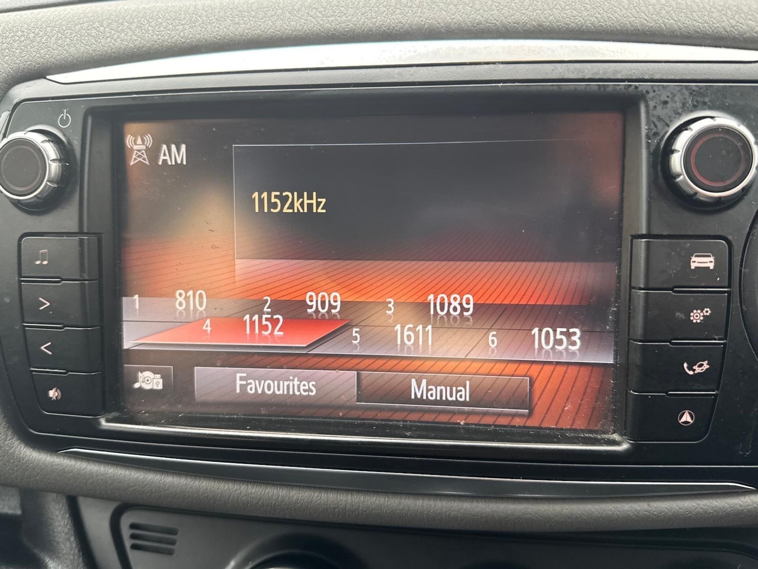 Used Toyota Yaris 2015 for sale - 77190968: Photo 52