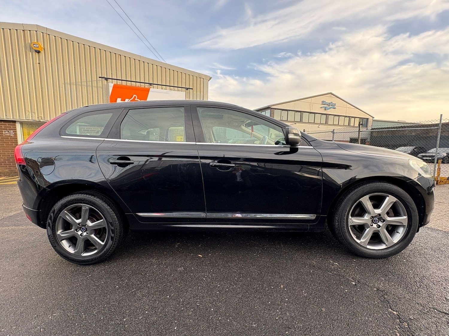 Used Volvo XC60 2014 for sale - 76965063: Photo 12