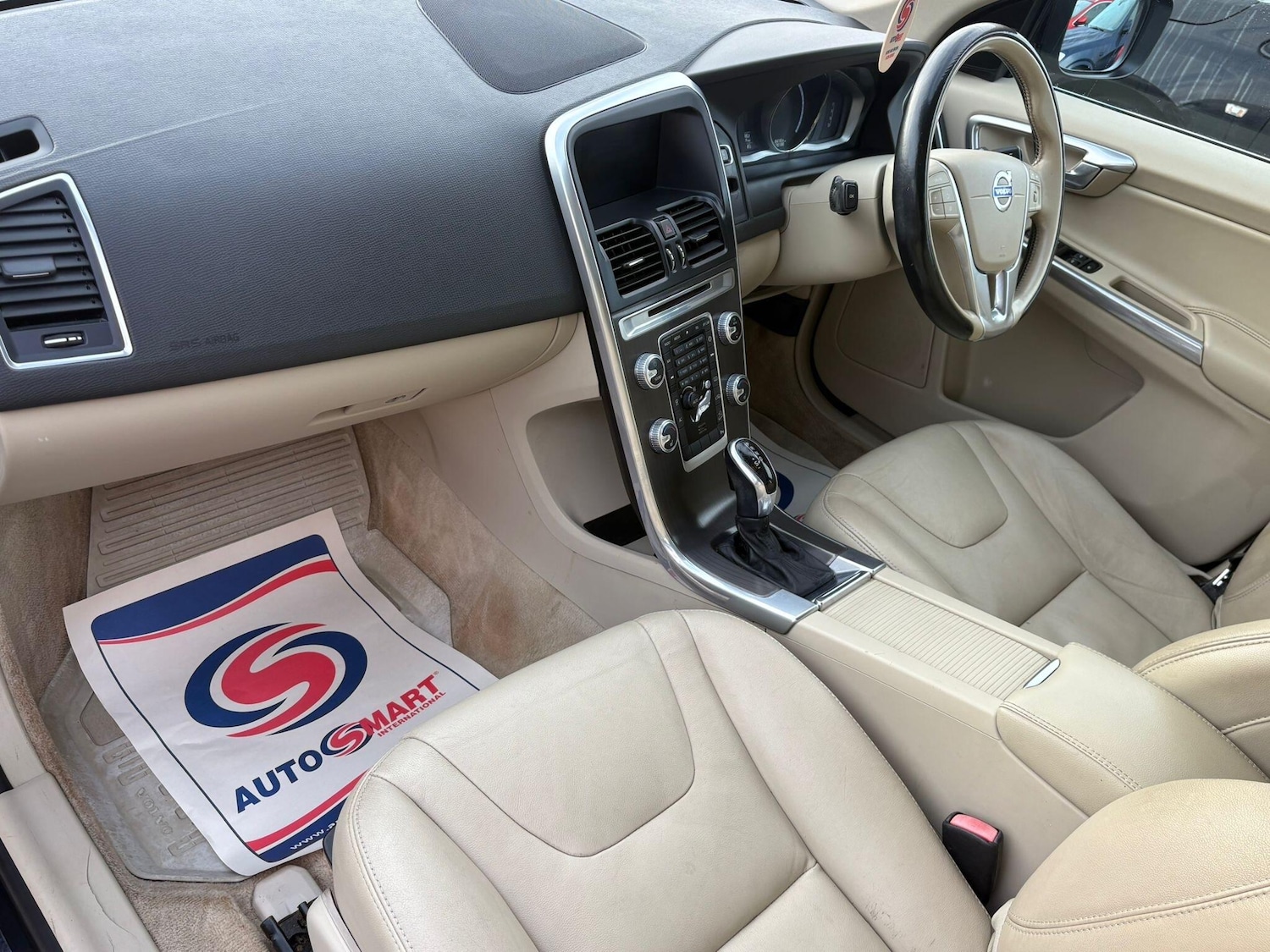 Used Volvo XC60 2014 for sale - 76965063: Photo 2