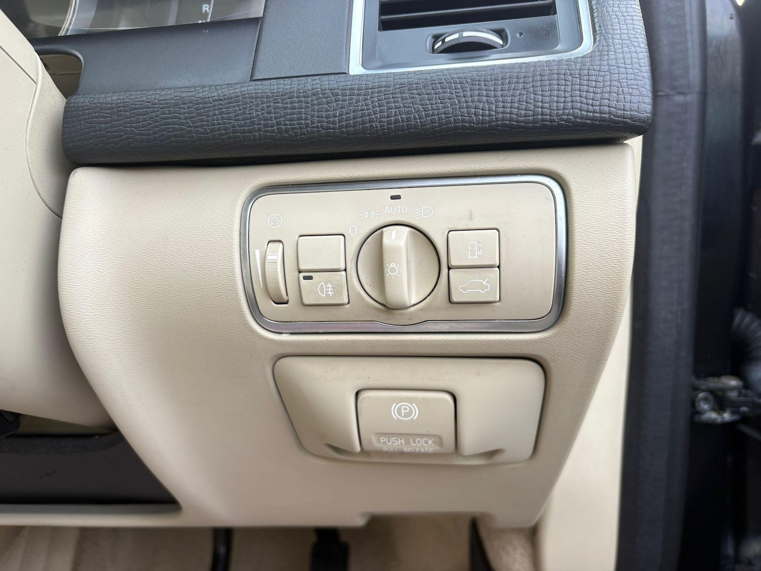 Used Volvo XC60 2014 for sale - 76965063: Photo 24