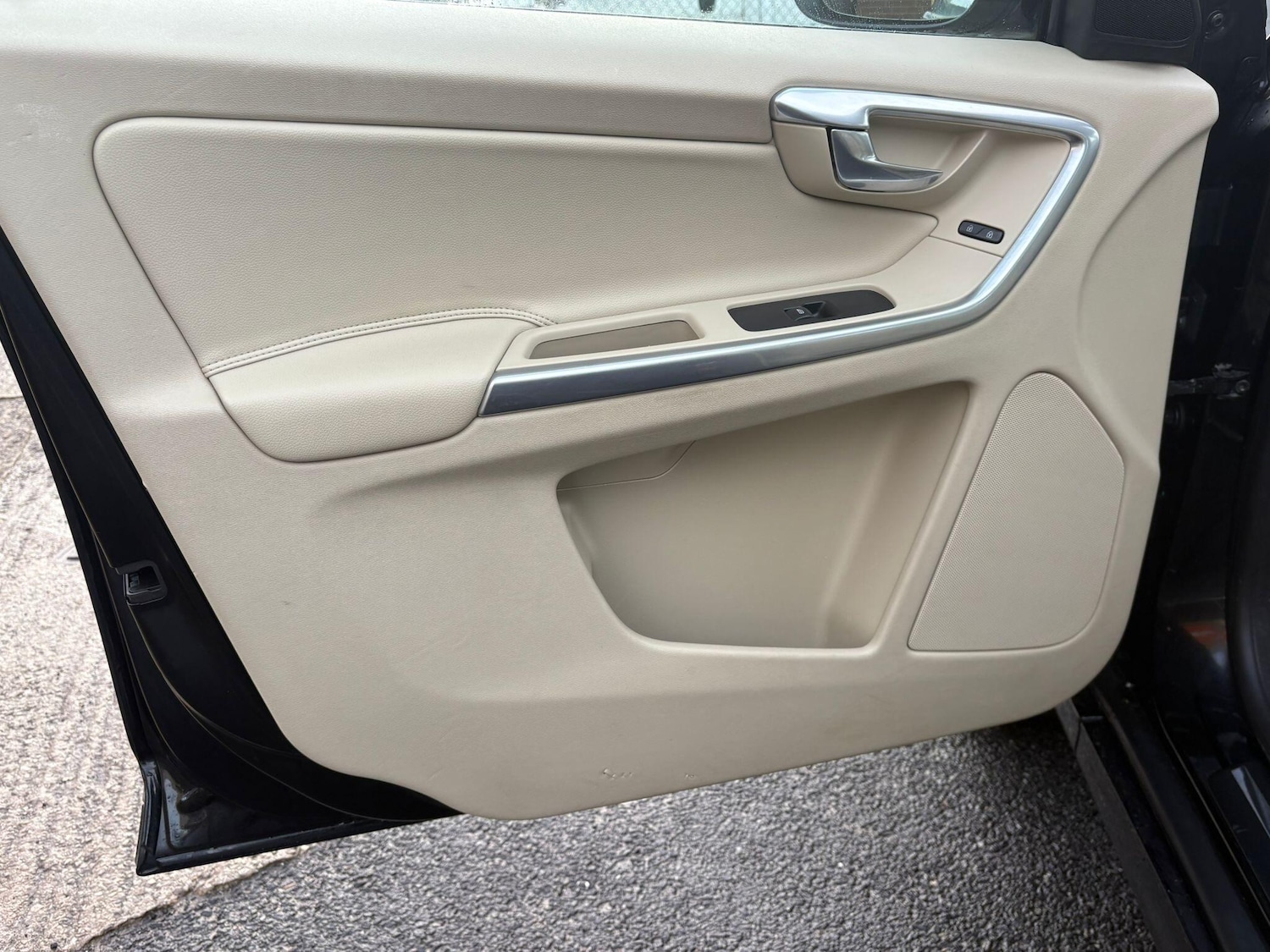 Used Volvo XC60 2014 for sale - 76965063: Photo 28