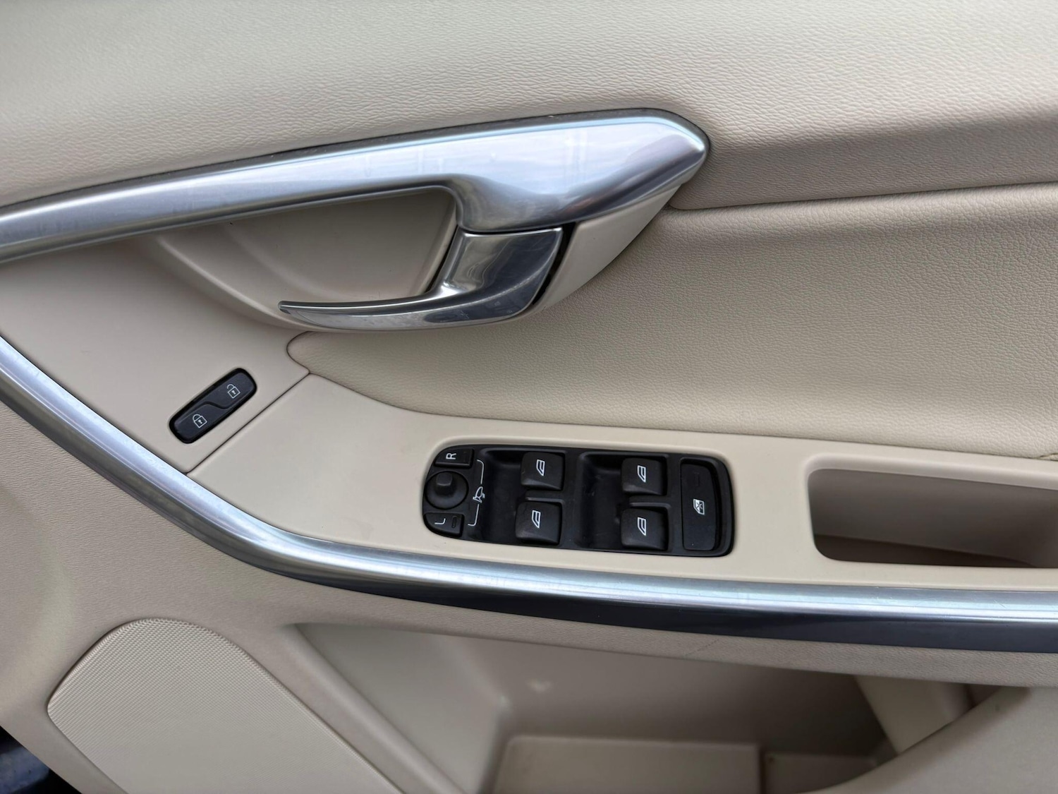 Used Volvo XC60 2014 for sale - 76965063: Photo 29