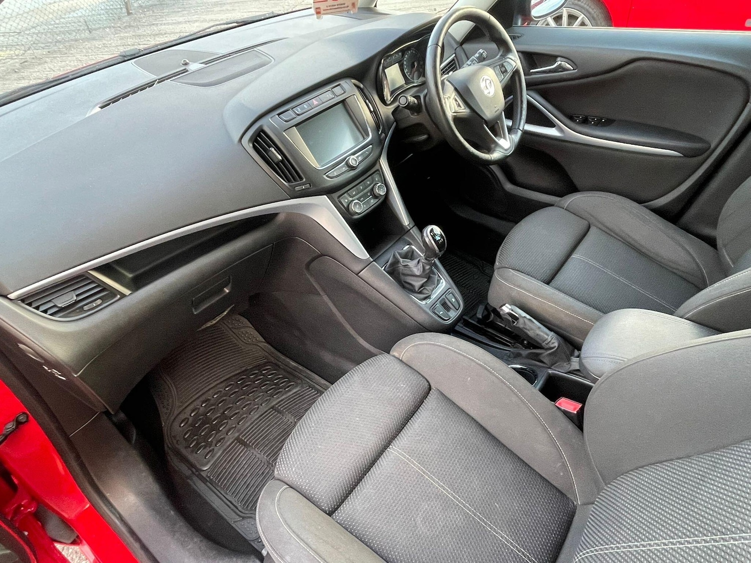 Used Vauxhall Zafira 2018 for sale - 78034485: Photo 2