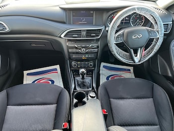 Used Infiniti Q30 2017 for sale - 77166529: Photo