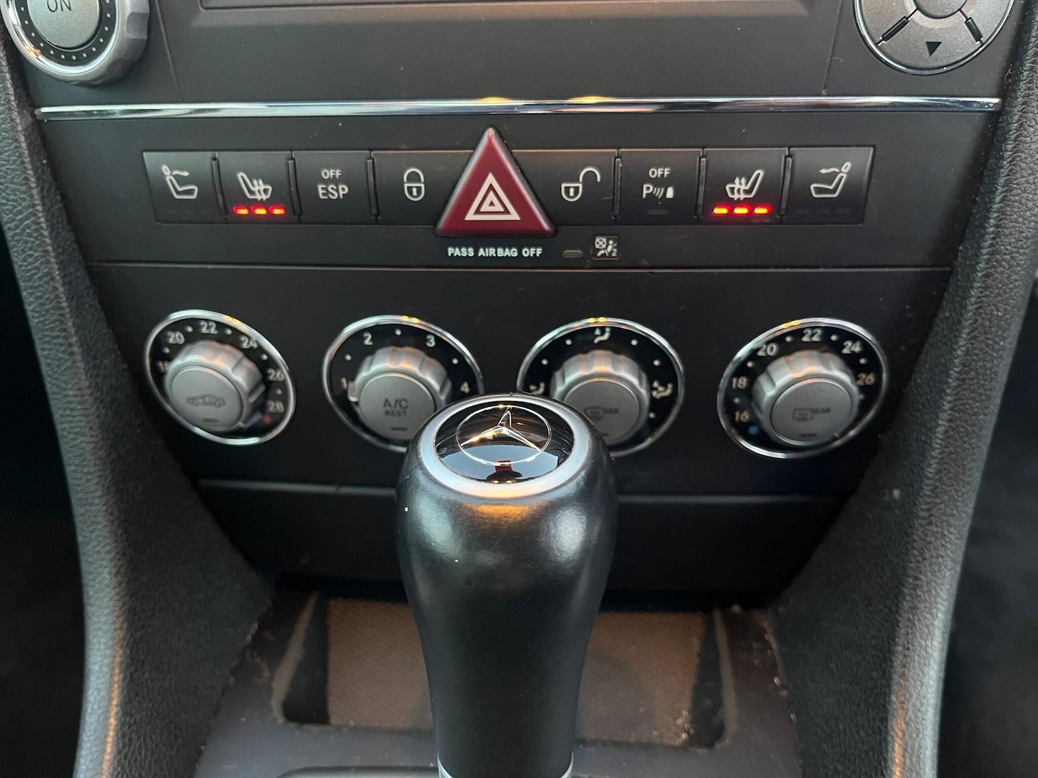 Used Mercedes-Benz SLK 2010 for sale - 76666504: Photo 17