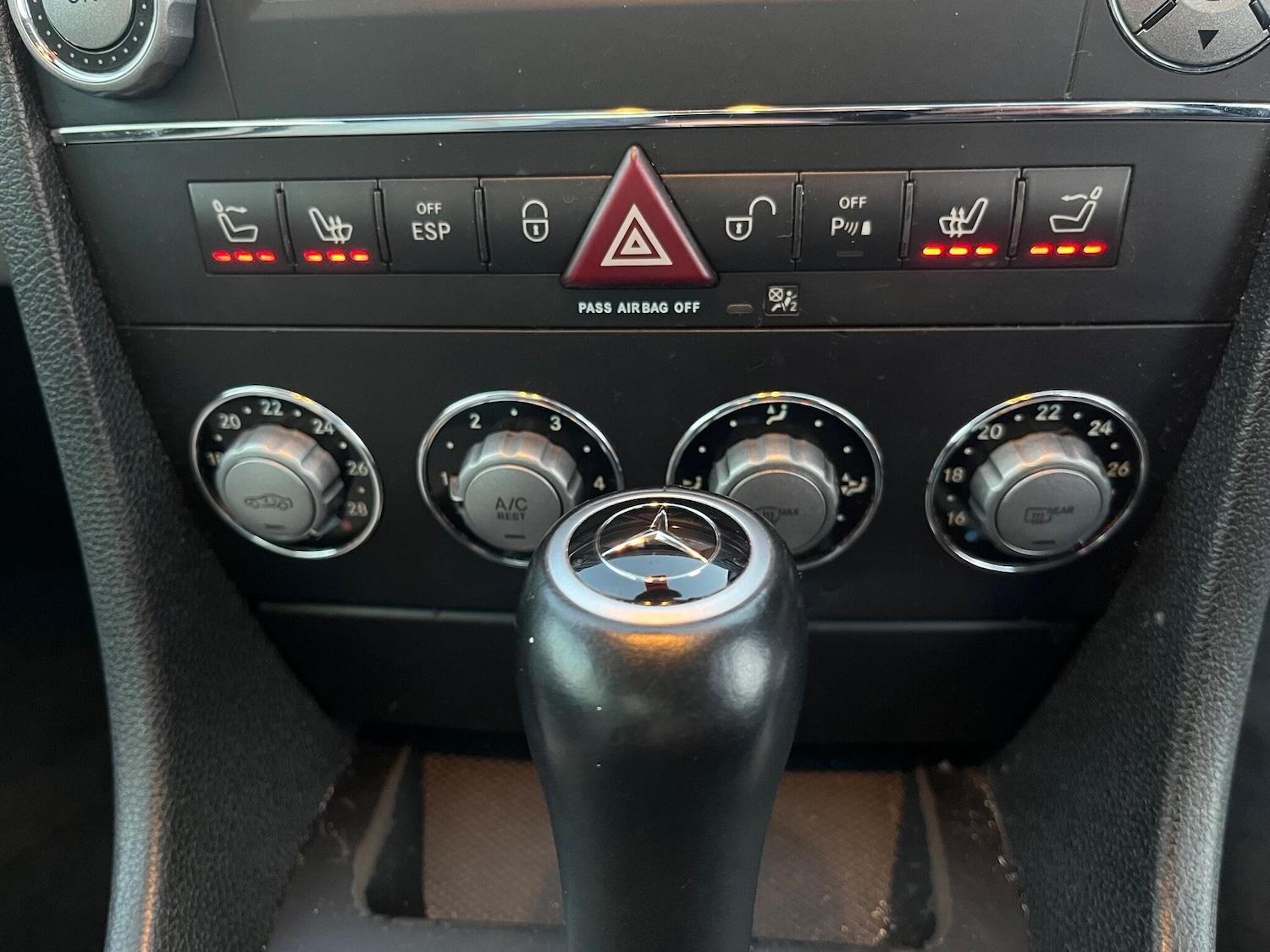 Used Mercedes-Benz SLK 2010 for sale - 76666504: Photo 18