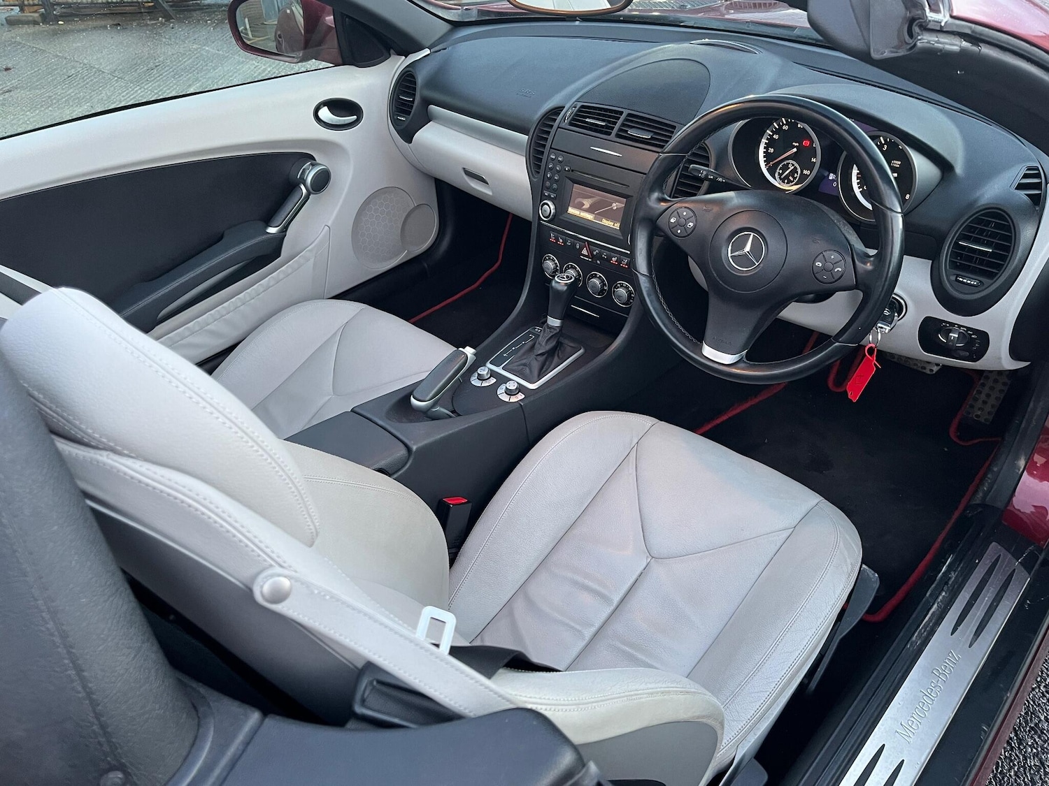 Used Mercedes-Benz SLK 2010 for sale - 76666504: Photo 21