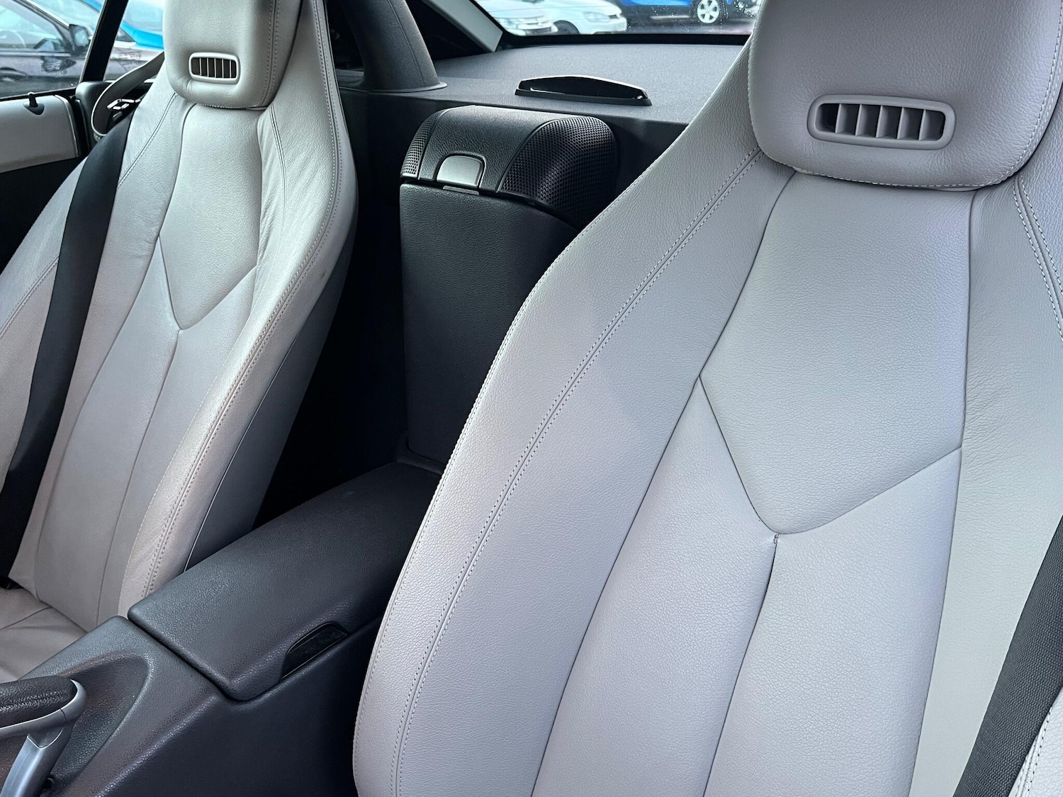 Used Mercedes-Benz SLK 2010 for sale - 76666504: Photo 39