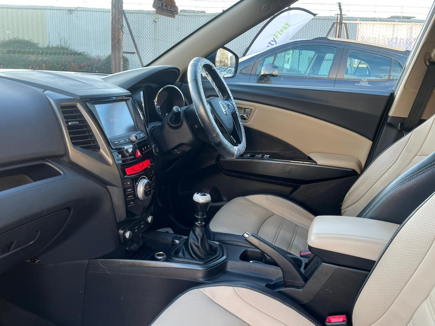 Used Ssangyong Tivoli 2016 for sale - 76801885: Photo 2