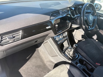 Used Volkswagen Touran 2018 for sale - 78362019: Photo