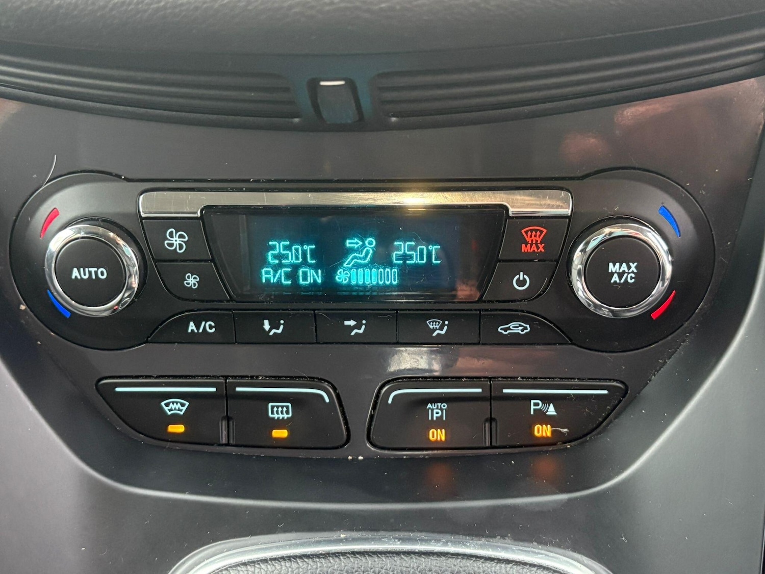 Used Ford Kuga 2014 for sale - 76886266: Photo 38