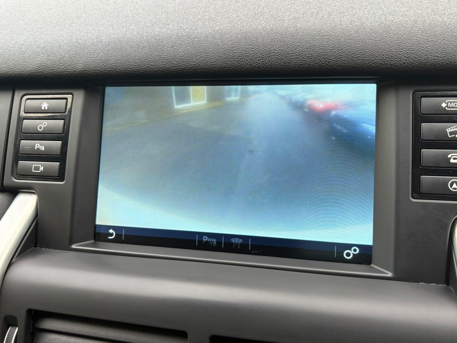 Used Land Rover Discovery Sport 2017 for sale - 77066715: Photo 46