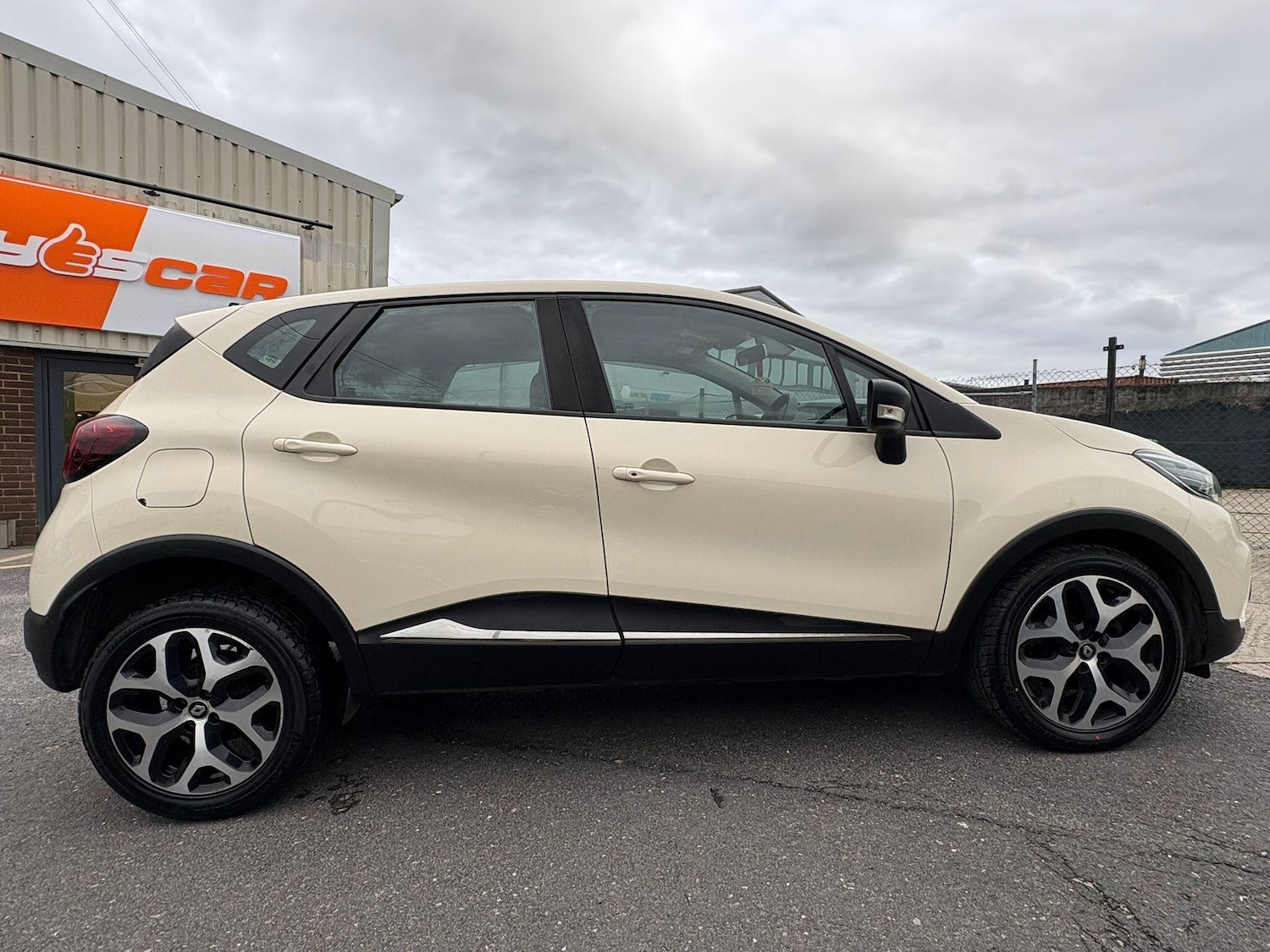 Used Renault Captur 2018 for sale - 77637775: Photo 11