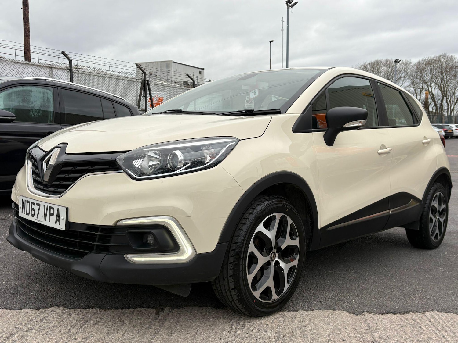 Used Renault Captur 2018 for sale - 77637775: Photo 3