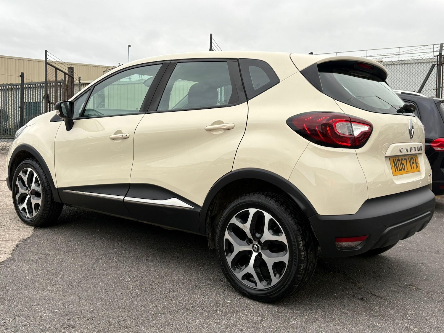 Used Renault Captur 2018 for sale - 77637775: Photo 4