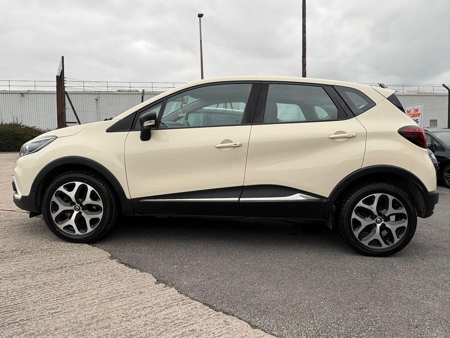 Used Renault Captur 2018 for sale - 77637775: Photo 8