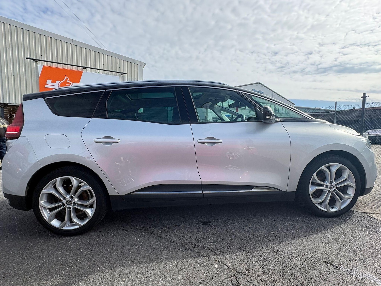 Used Renault Grand Scenic 2019 for sale - 78034462: Photo 17