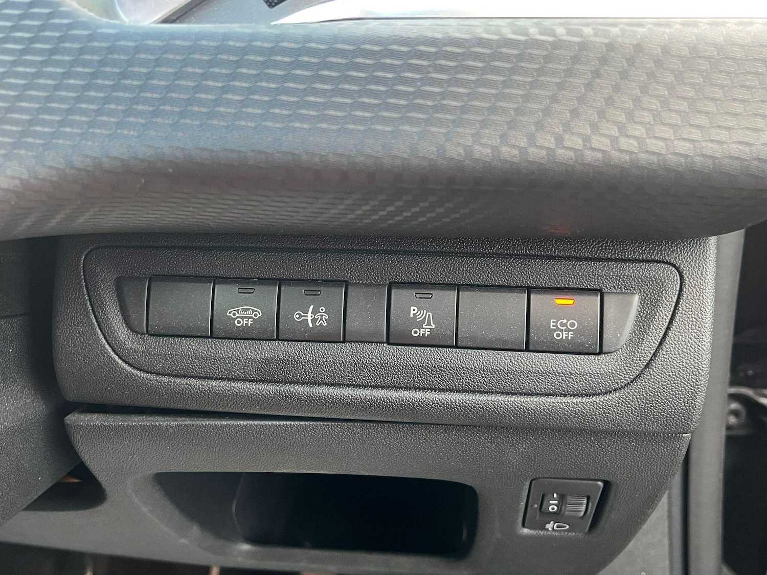 Used Peugeot 2008 2019 for sale - 76666587: Photo 17