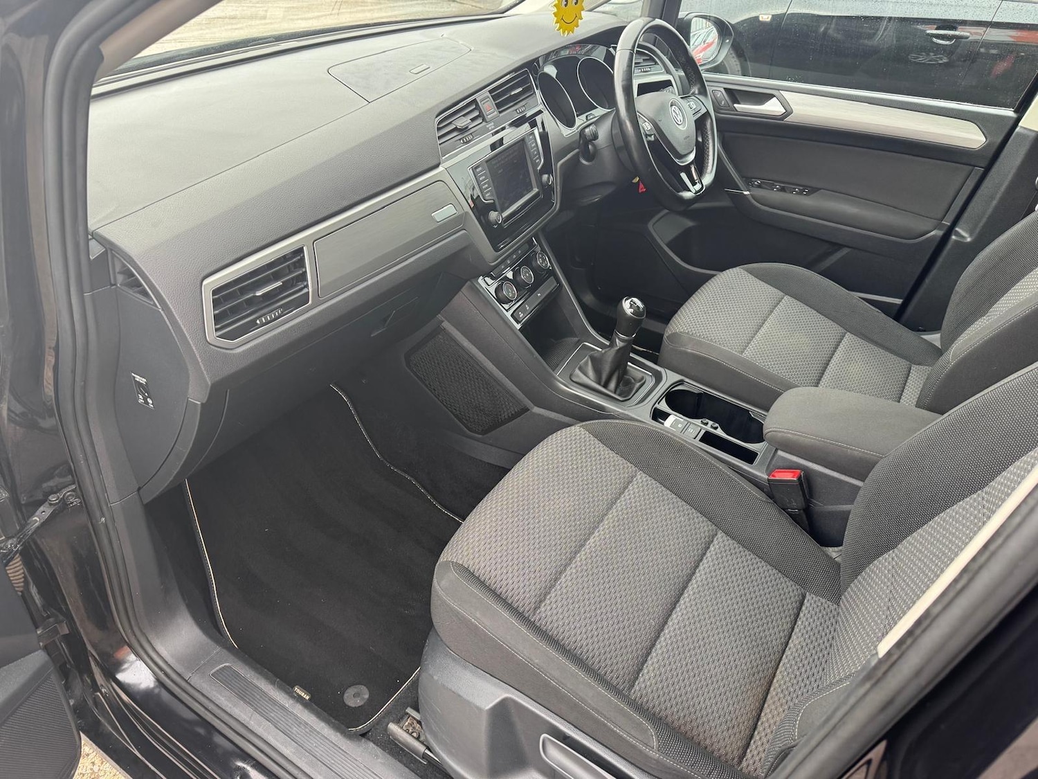 Used Volkswagen Touran 2016 for sale - 77174625: Photo 2