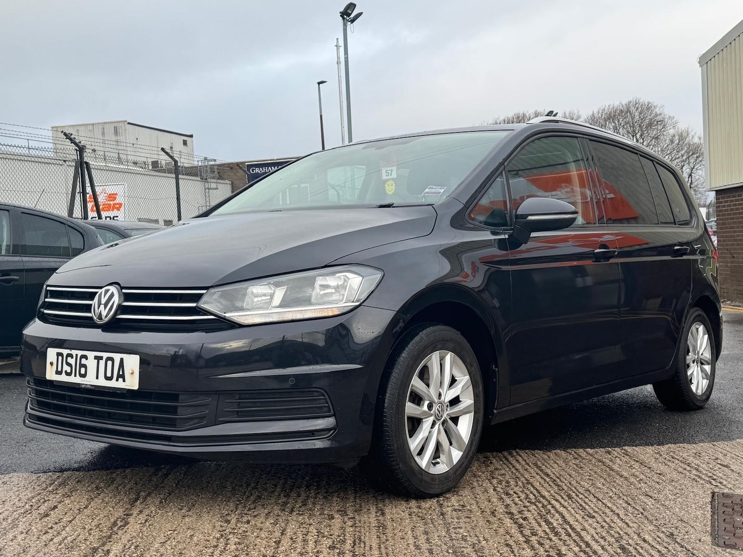 Used Volkswagen Touran 2016 for sale - 77174625: Photo 4