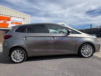 Used Kia Carens 2018 for sale - 79132398: Photo