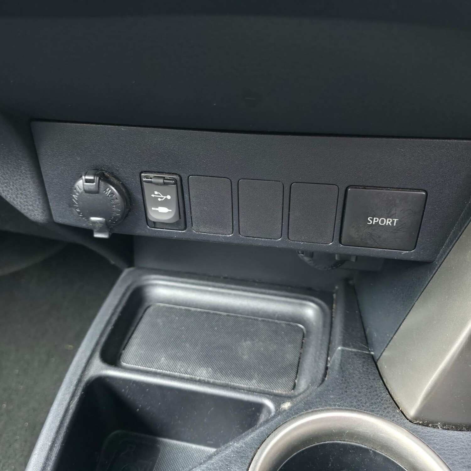 Used Toyota RAV4 2015 for sale - 77523518: Photo 30