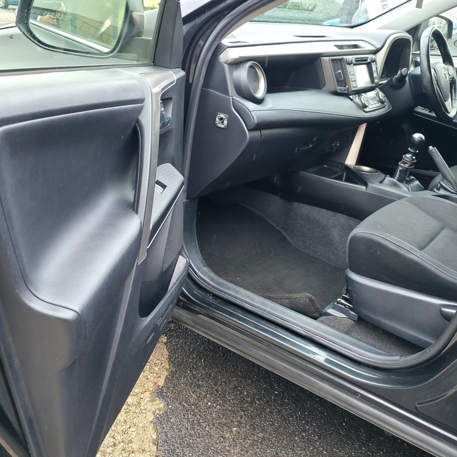 Used Toyota RAV4 2015 for sale - 77523518: Photo 31