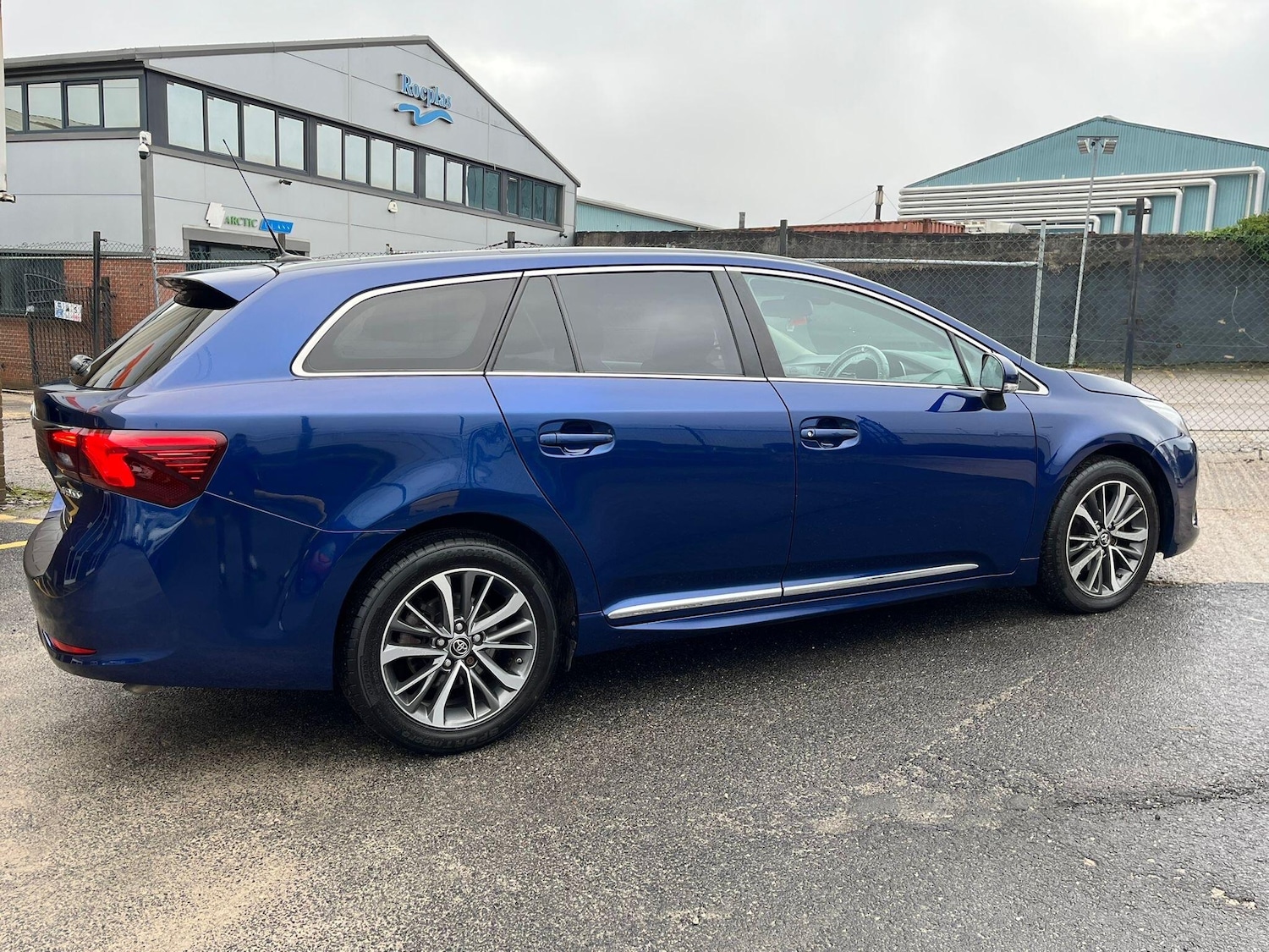 Used Toyota Avensis 2015 for sale - 76667143: Photo 43