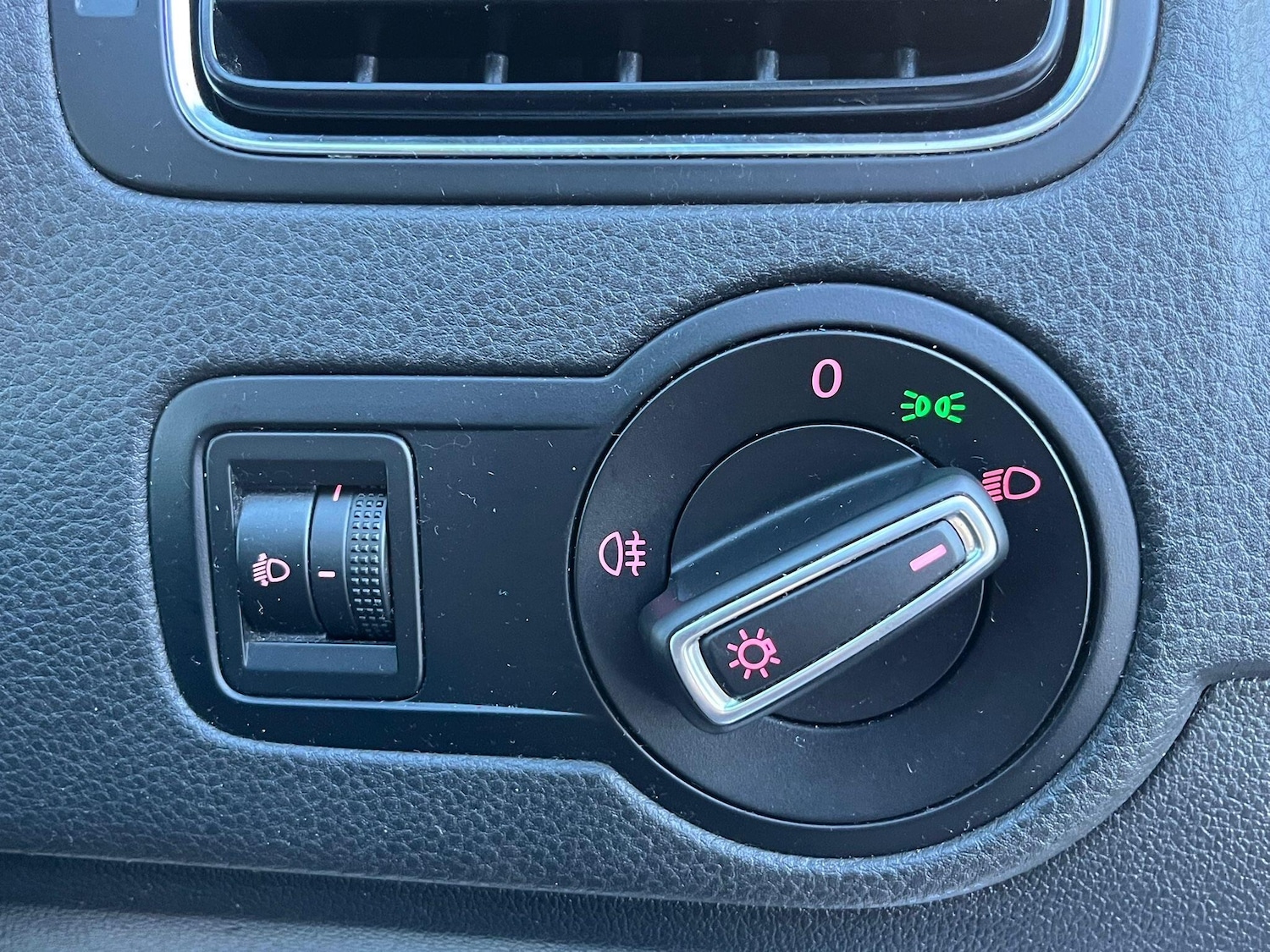 Used Volkswagen Polo 2015 for sale - 76781081: Photo 19