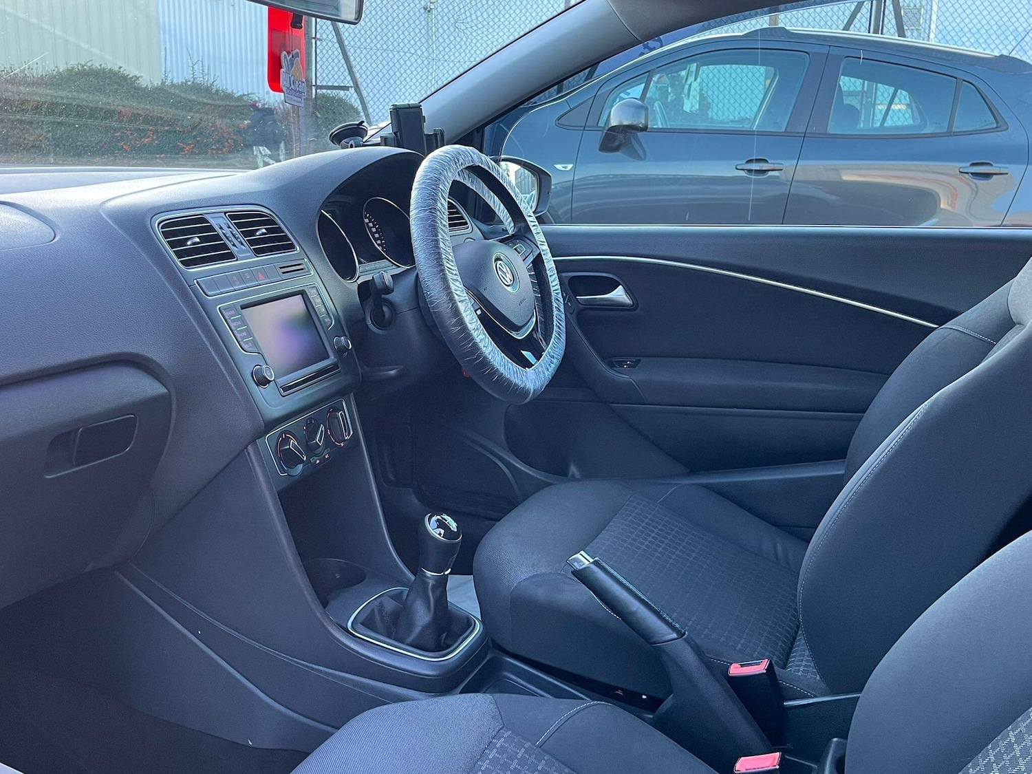 Used Volkswagen Polo 2015 for sale - 76781081: Photo 2