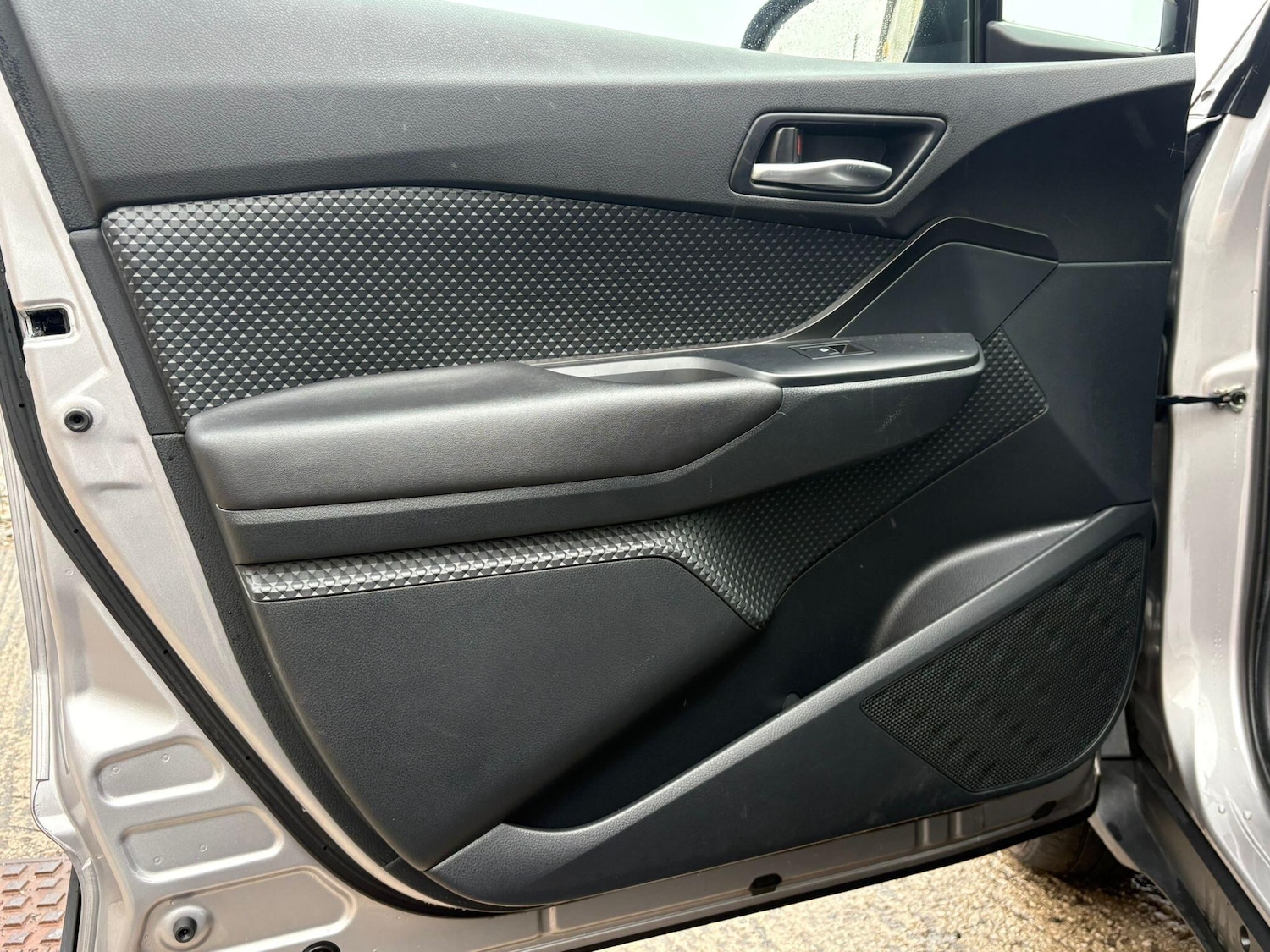 Used Toyota C-HR 2017 for sale - 77633902: Photo 14