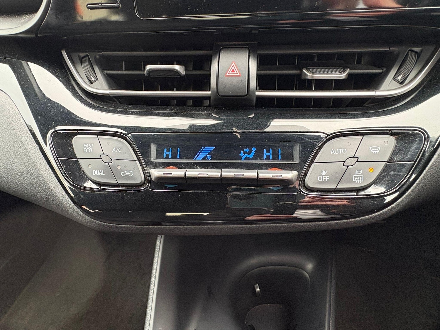 Used Toyota C-HR 2017 for sale - 77633902: Photo 20