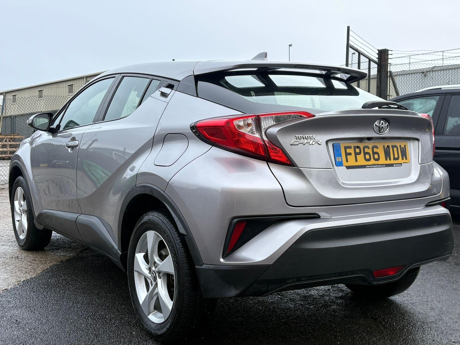 Used Toyota C-HR 2017 for sale - 77633902: Photo 3